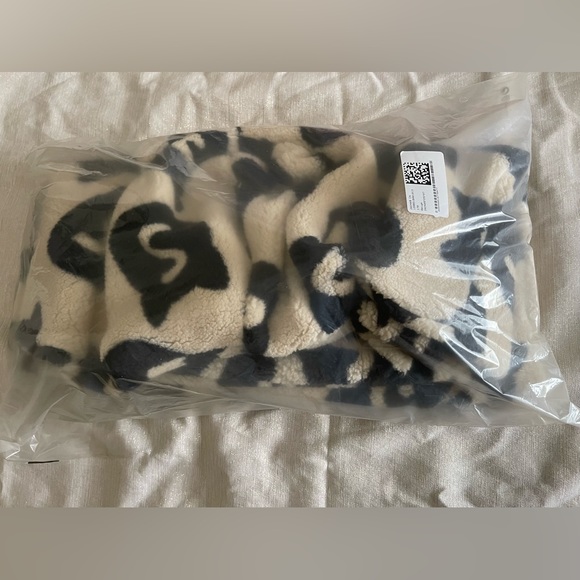 NWT H&M x Squishmallows Oversized Pile Hoodie [14Y+] - Picture 6 of 7
